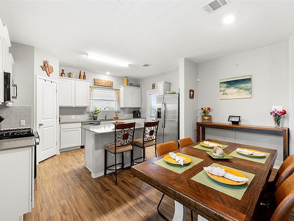 5th image of 229 Majestic Cedar Dr