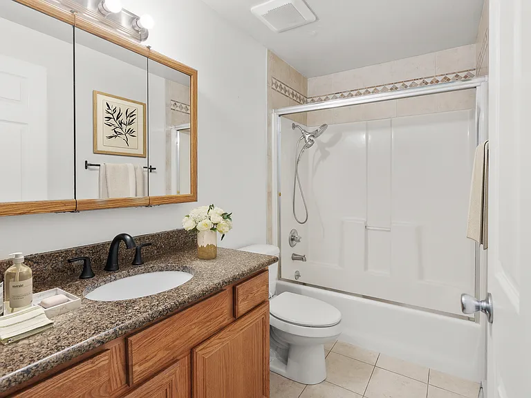 Full bathroom with tub/shower