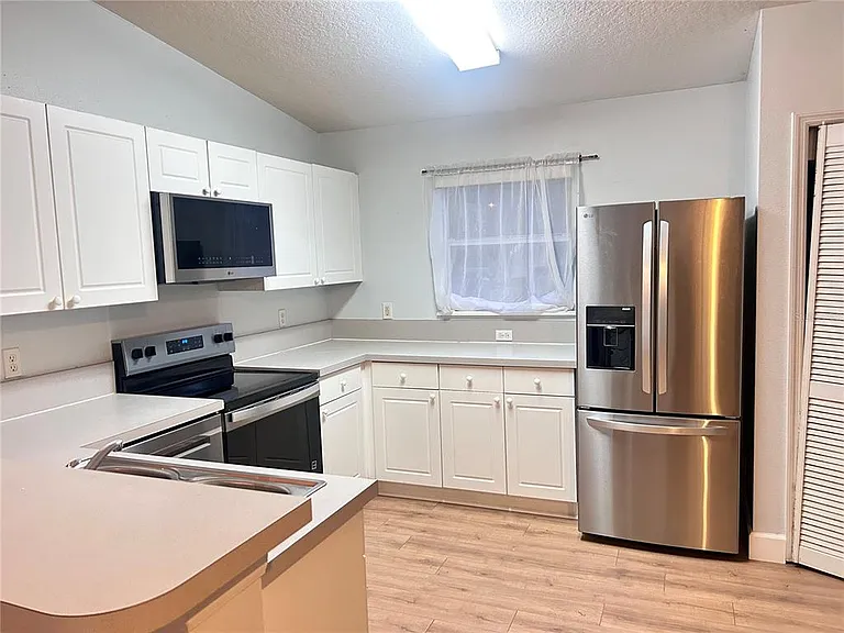 8825 Grand Palms Cir #B — Photo 3