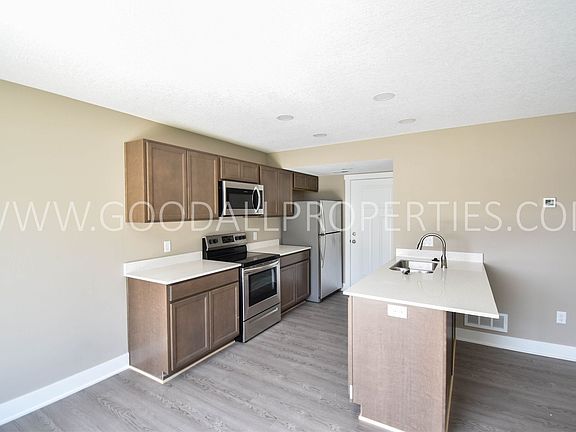 3rd image of 2000 Adler Ct