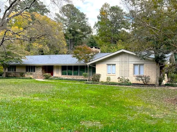 1100 N Main St, Mocksville, NC 27028