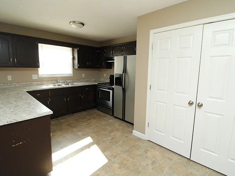 1920 Timberline Cir — Photo 3