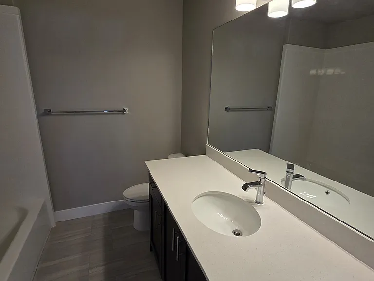 880 N Sapphire St — Photo 10