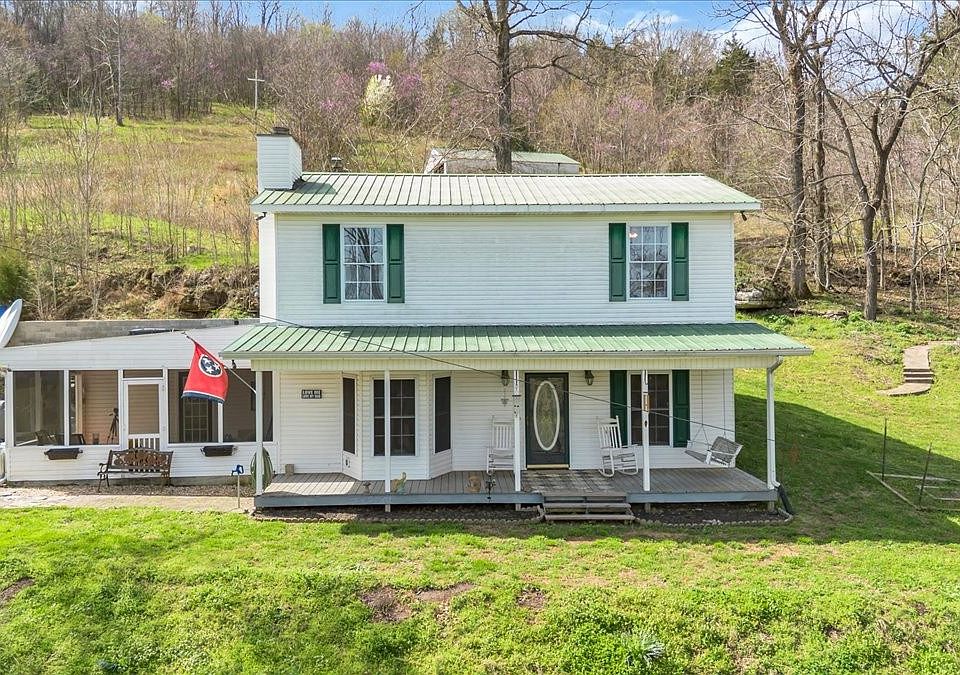 1st image of 394 Lou Dr