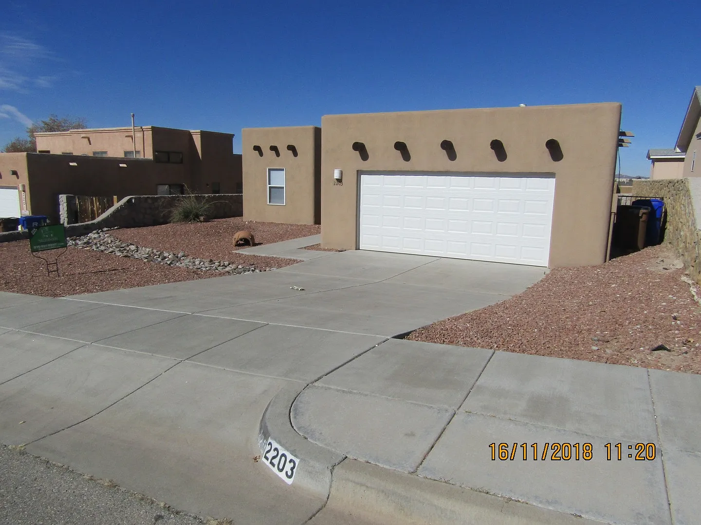 Beautiful Home, Located Off Of Roadrunner!! — Photo 2