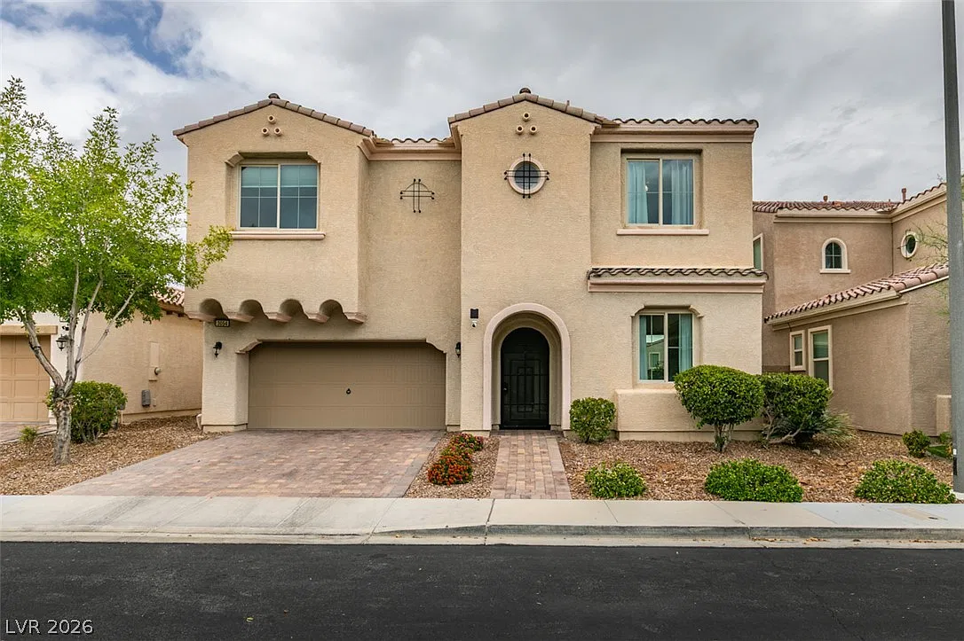 4 bed, 2.5 bath, 3232 sqft, $3,700 — Photo 1