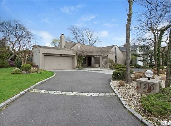 3rd image of 120 Lakeside Dr E