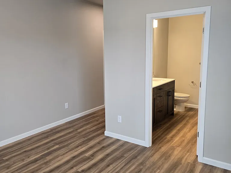 579 SW H St — Photo 30