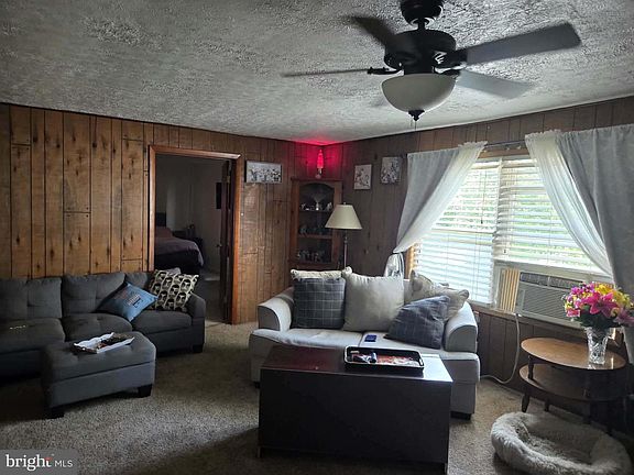 4th image of 702 Dollar Ln