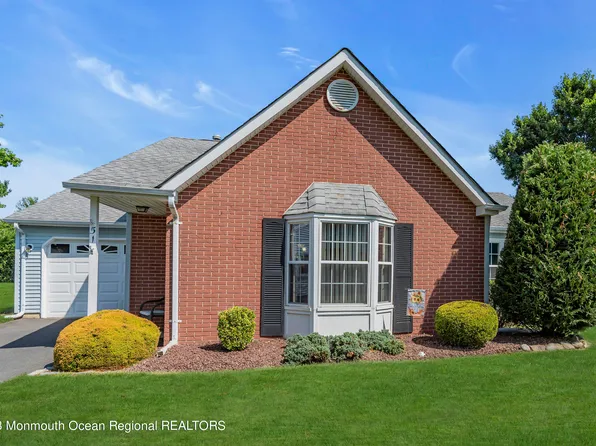 51 Jaffreyton Close, Freehold, NJ 07728