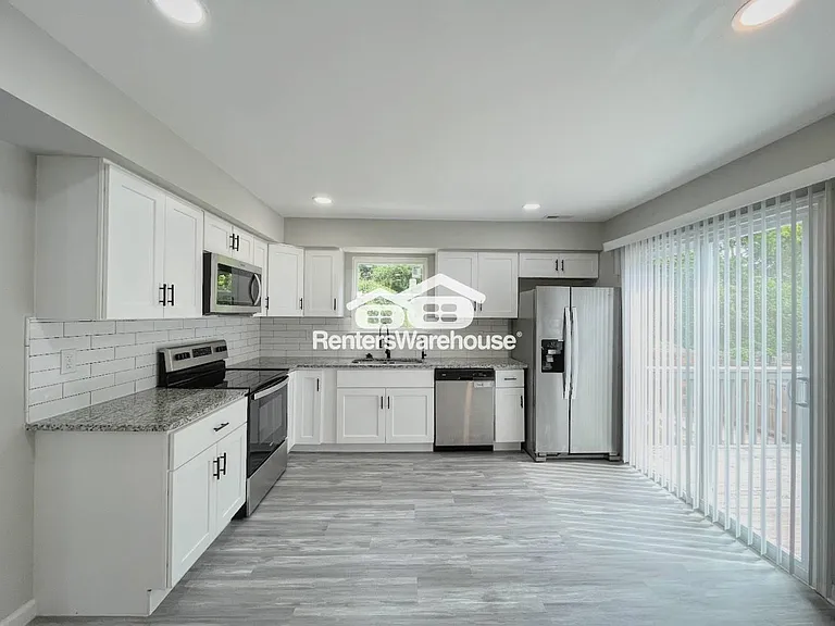1054 Ivaloo St — Photo 8