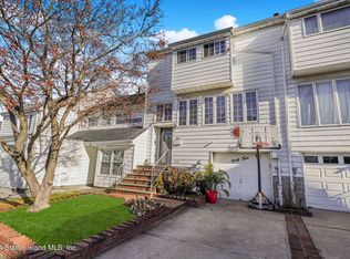 44 Chestnut Cir, Staten Island, NY 10312