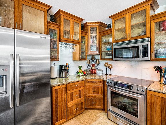 3rd image of 75-6016 Alii Dr APT 306