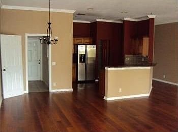 4th image of 952 Tulip Cir