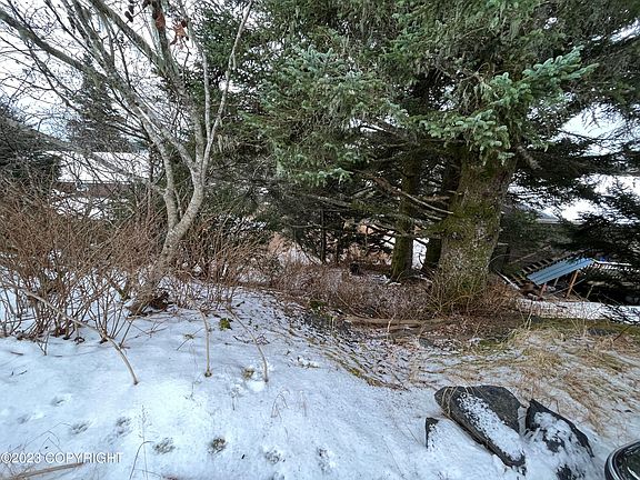 3rd image of 1116 Madsen Ave