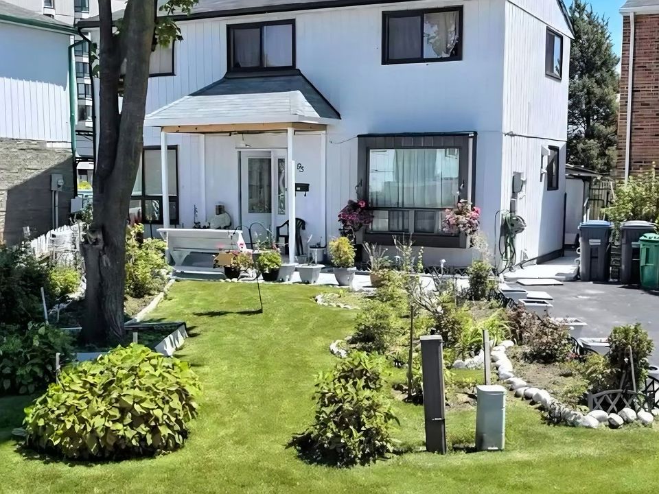 1st image of 95 Huntingwood Cres