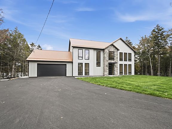 2nd image of 83 Canoe Cres