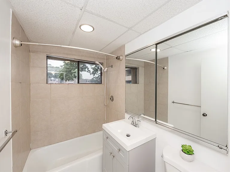 30 Shrewsbury Green Dr #G — Photo 11