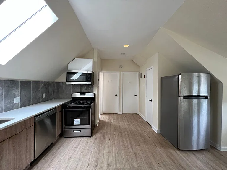 420 Whitney Ave — Photo 29
