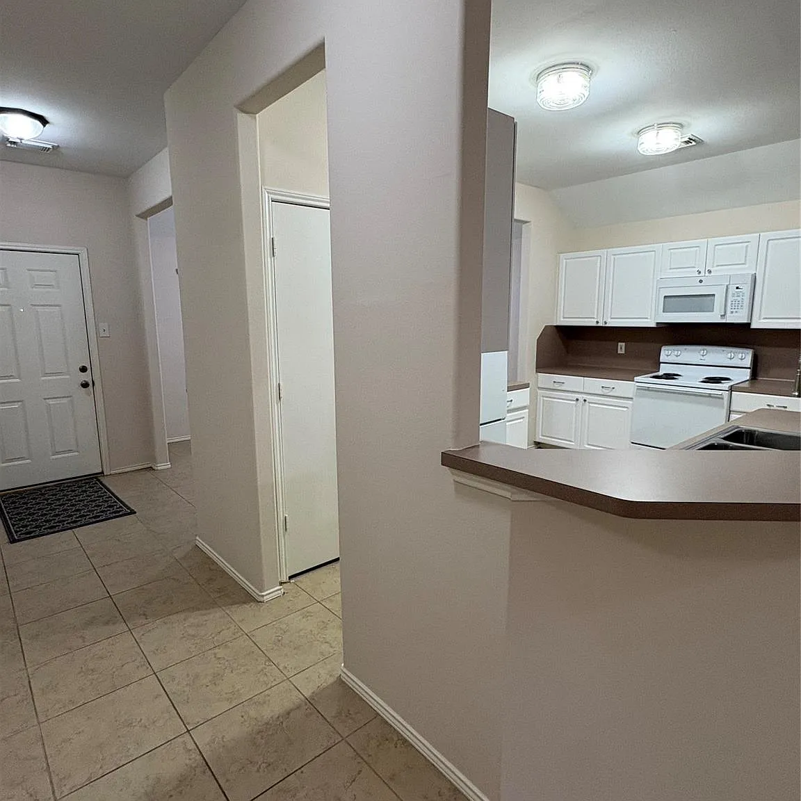 3 bed, 2.0 bath, 1494 sqft, $1,700 — Photo 4