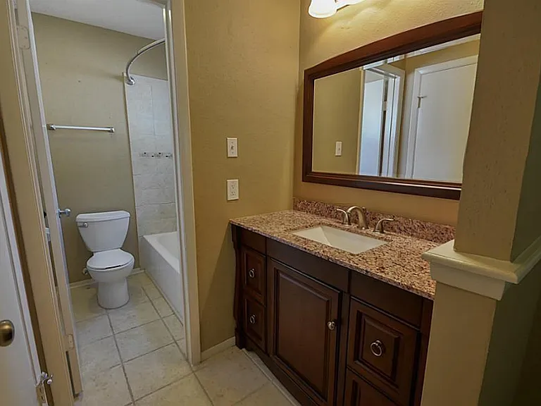 5831 Culross Close — Photo 9