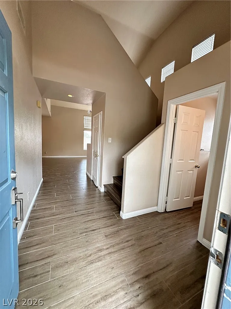 3 bed, 2.5 bath, 1588 sqft, $2,299 — Photo 2