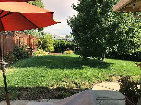 4th image of 894 Carmel Ave