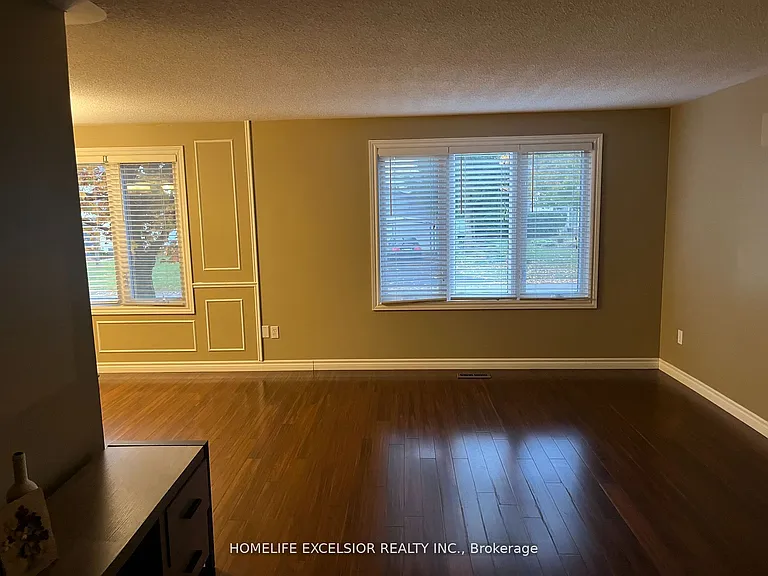 175 Edgehill Cres — Photo 9