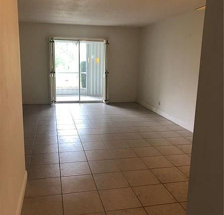 5th image of 2050 NE 39th St #102W