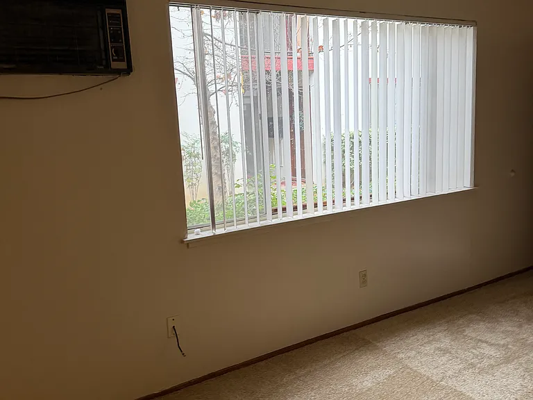 2406 G St — Photo 5