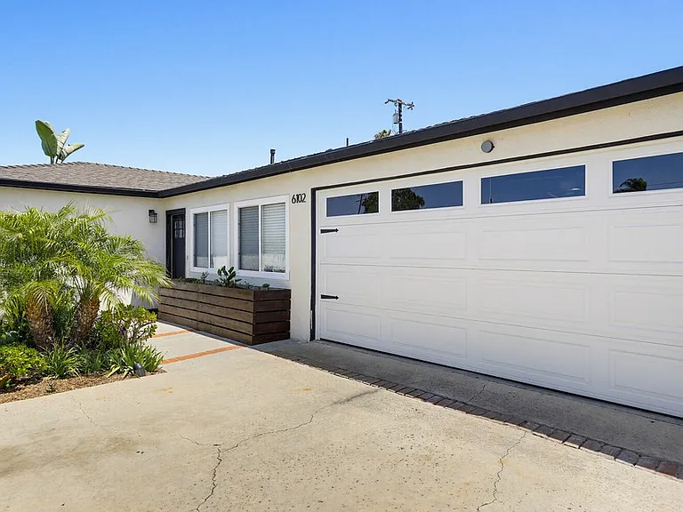6102 Glacier Dr — Photo 2