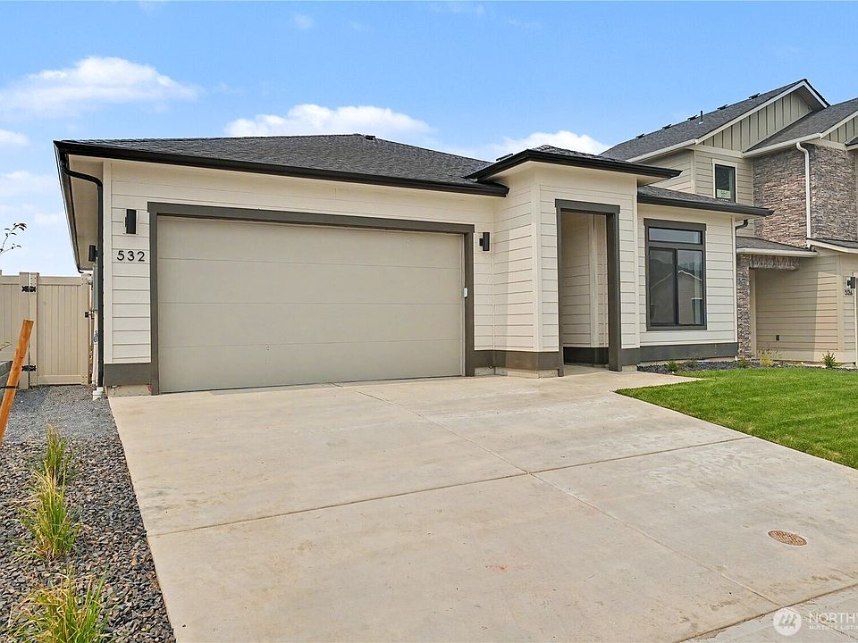 1st image of 532 S Oasis Loop
