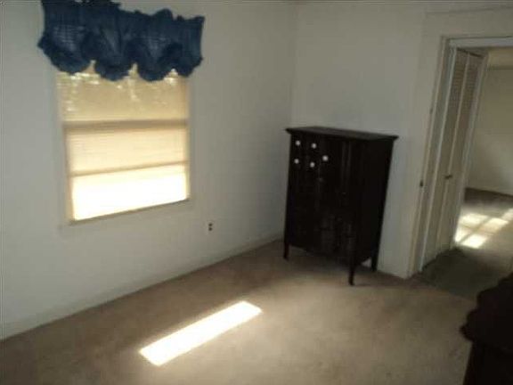 4th image of 406 Forest Hills Dr