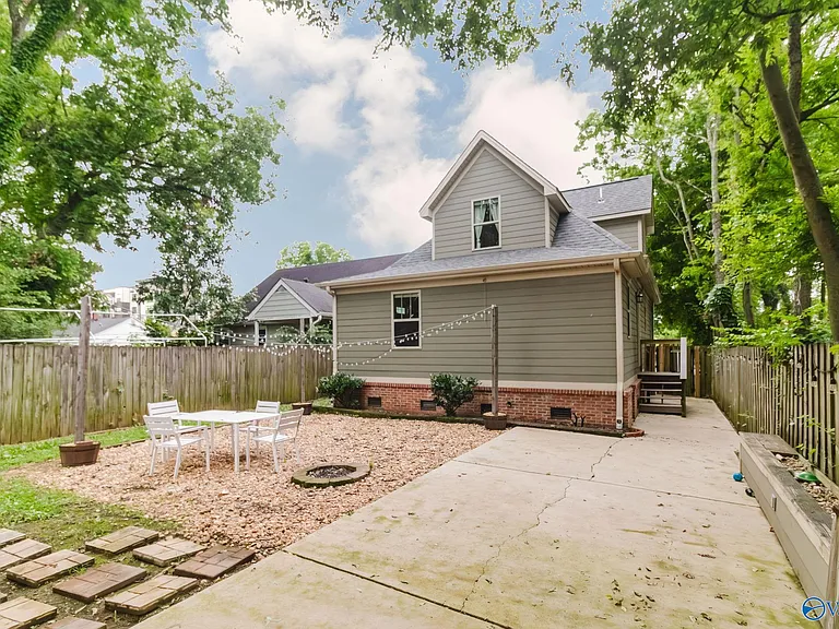 211 Ward Ave NE — Photo 32