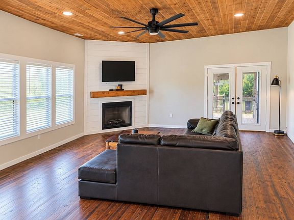 3rd image of 750 Mockingbird Ave
