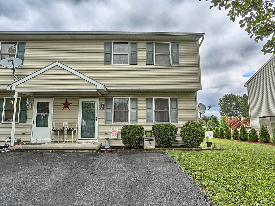 1st image of 218 Carriage Dr