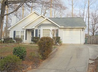 25 Glendale Oaks Ct, Greensboro, NC 27406