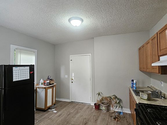 4th image of 24 Bank St #1A