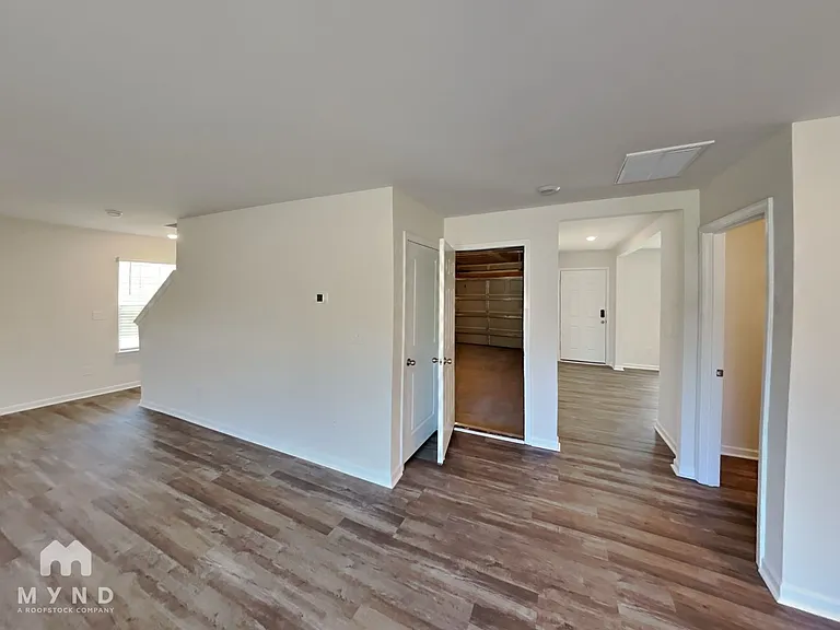 2259 Meadow Stream Dr — Photo 8