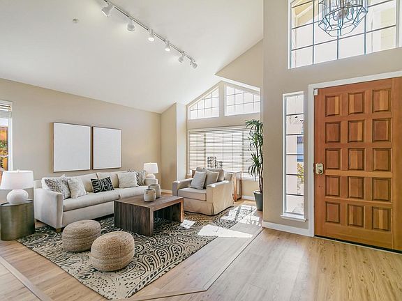 3rd image of 1045 Sandhurst Drive