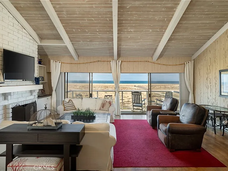 1303 E Balboa Blvd — Photo 2