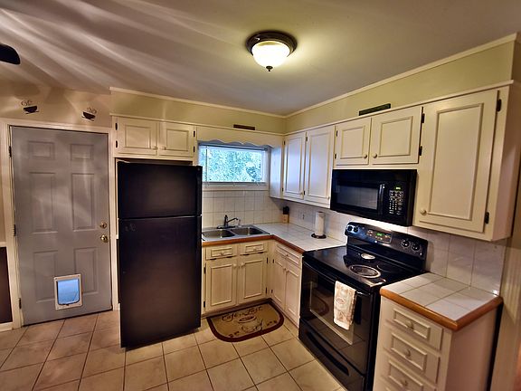 4th image of 3811 Arcadia Dr