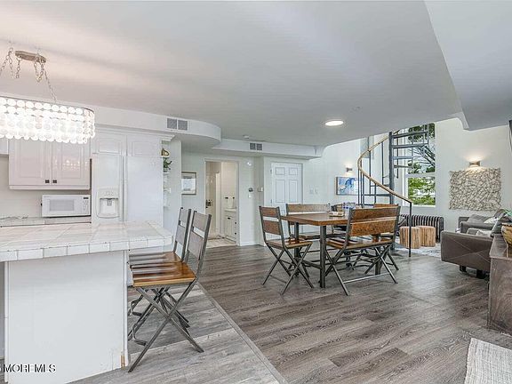 5th image of 555 N Maryland Avenue