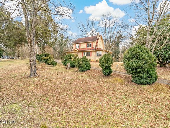 3rd image of 2616 Delrose Dr
