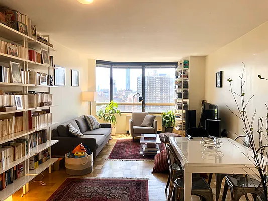 Rented by City Connections Realty | media 11