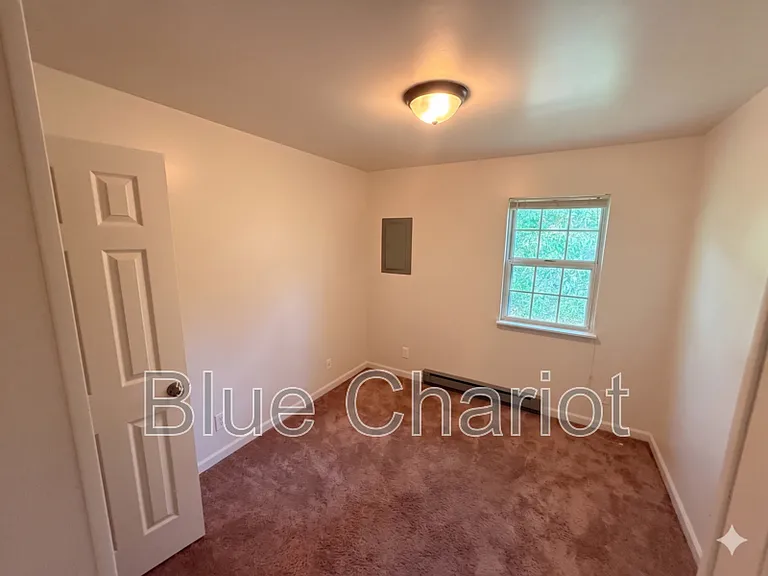 502 Raynor St — Photo 9