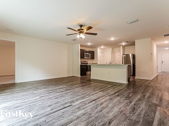 4th image of 2275 Tamarind St