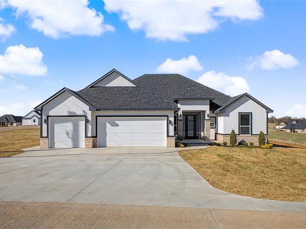 2440 Canyon Cir, Blanchard, OK 73010