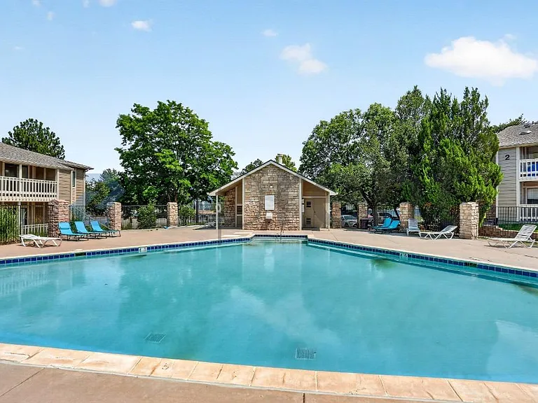 8225 Fairmount Dr — Photo 15