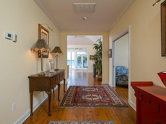 3rd image of 281 Riverway Dr
